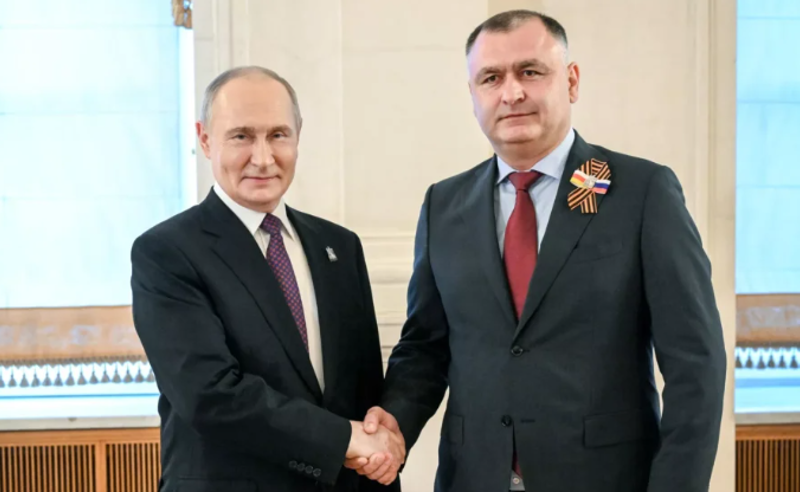გაგლოევი ამბობს, რომ გადადის მოსკოვში, რათა "ხელი შეუწყოს სამხრეთ ოსეთის რუსეთთან გაერთიანებას"
