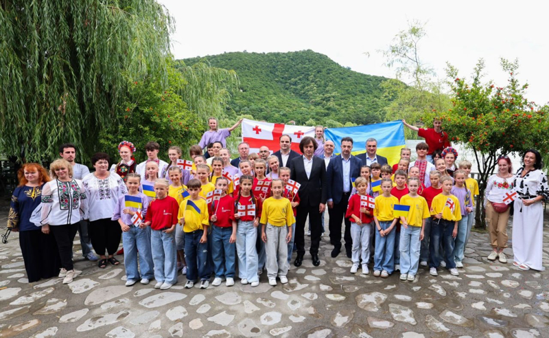 კობახიძე შეხვდა უკრაინელ ბავშვებს, რომლებიც საქართველოში ისვენებენ