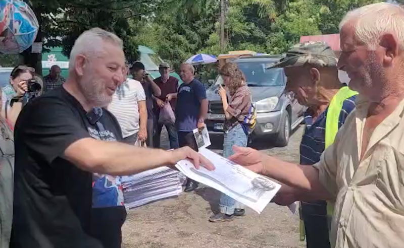 "ჩვენი შვილები და საქართველო უნდა იყოს თავისუფალი" - პატიმრების მშობლები წალენჯიხაში იმყოფებიან 