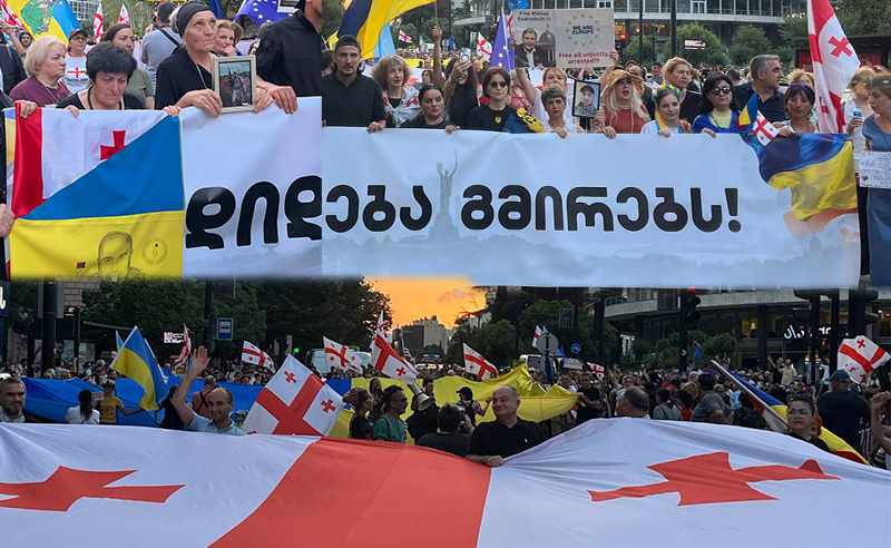 „უკრაინის ქართველი გმირების მარში” - მსვლელობას დაღუპული მებრძოლების დედები შეუერთდნენ