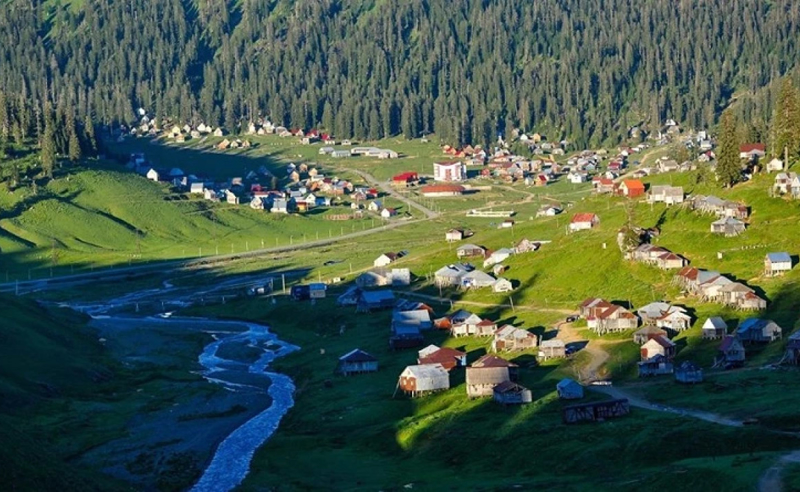 მოუწესრიგებელი ინფრასტრუქტურა და ანტისანიტარია - როგორ ხვდება ბახმარო დამსვენებლებს
