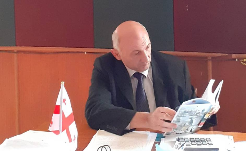 ყალბი დიპლომის დამზადების ბრალდებით დაკავებულ რექტორს და დეკანს 3000-3000 ლარიანი საპატიმრო გირაო შეეფარდათ 