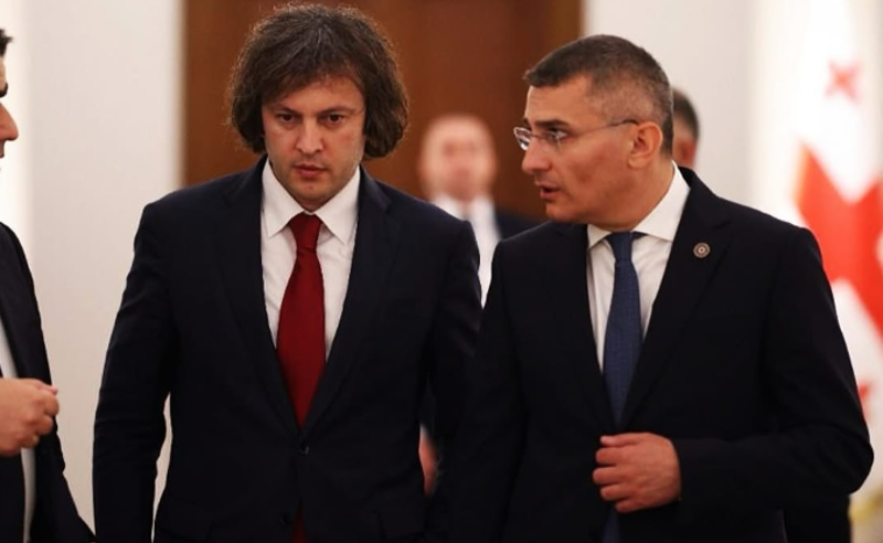 ირაკლი კობახიძის შემდეგ, ოპოზიციას მამუკა მდინარაძეც ემუქრება