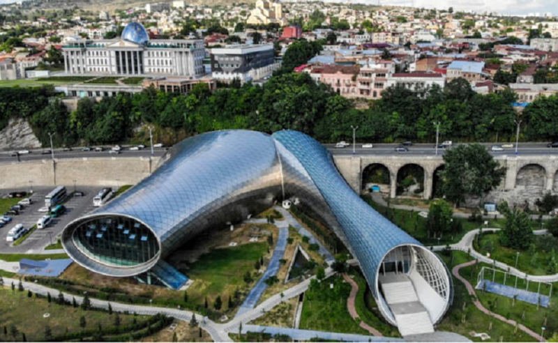 რიყის დოქების დემონტაჟის პროცესი ოფიციალურად დაიწყო - ექსპერტები გადაწყვეტილებას აკრიტიკებენ 