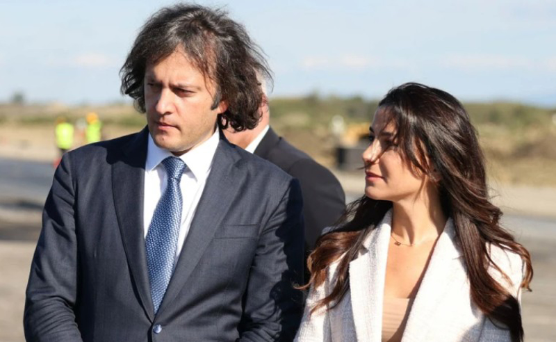ირაკლი კობახიძე სამუშაო ვიზიტით სინგაპურში გაემგზავრა - ვინ არიან დელეგაციაშიში?