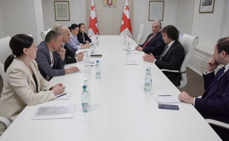 დიუშენით დაავადებული მოზარდის მშობელი ამბობს, რომ წამლის შემოტანის პროცესი "ძალიან გაიწელა"
