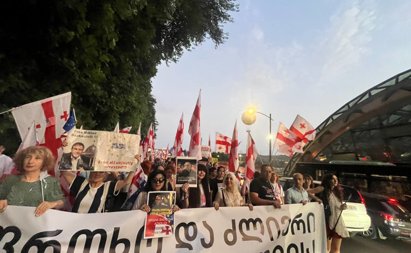 თბილისში შაბათის ტრადიციული მარში იმართება