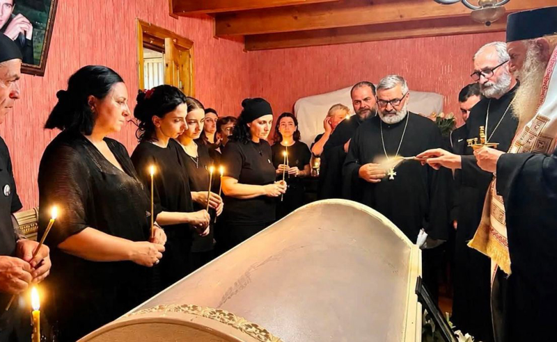 მეუფე გერასიმე გარდაცვლილი ლანა ლატარიას სახლში მოვიდა და პანაშვიდი გადაიხადა