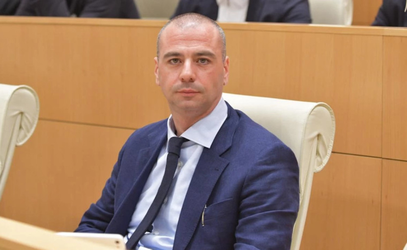 ევროპაში ცოლებთან ერთად ვინც მიდის, საღამოობით არავინ უშვებს ხელს - "ოცნების" დეპუტატი