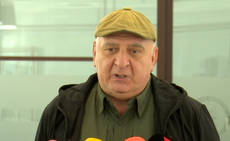 მალხაზ თოფურია: “მეომარ” ბარამიძეს არც ერთი ღამე არ აქვს სანგარში გათენებული! ის გამოწკეპილი, დაუთოებული და გაპრიალებული დასეირნობდა