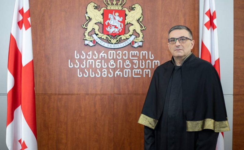 ერთი მოსამართლის განსახვებული მოსაზრება - გიორგი კვერენჩხილაძე თვლის, რომ ტროტუარზე პროტესტის გამო ადამიანების დაკავება გაუმართლებელია