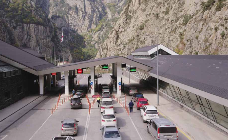20 ათასი მგზავრი ლარსის სასაზღვრო გამშვებ პუნქტზე? - რა მონაცემებს ავრცელებს რუსეთი და რას ამბობენ საქართველოში