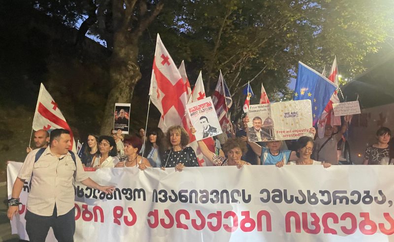 შაბათის საპროტესტო მარში - მოქალაქეები სოლიდარობას ემიგრანტებს უცხადებენ