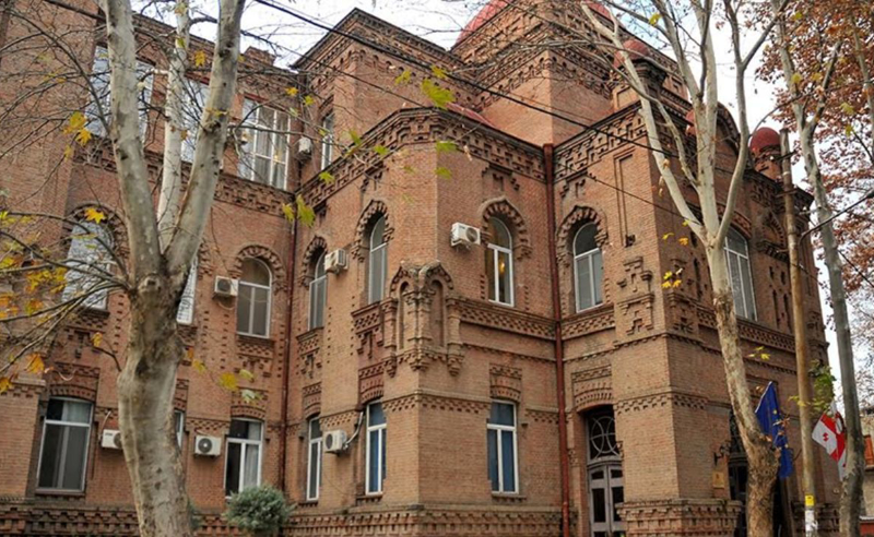 განათლების სამინისტრო პირველკურსელთა საზეიმო მიღებაზე თითქმის მილიონ ლარს გამარტივებული წესით დახარჯავს