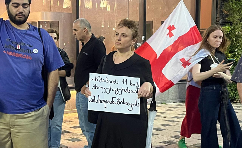 შაბათის მარშზე გარდაცვლილი თამარ ბაჩალიაშვილის დედა მივიდა (ფოტო)