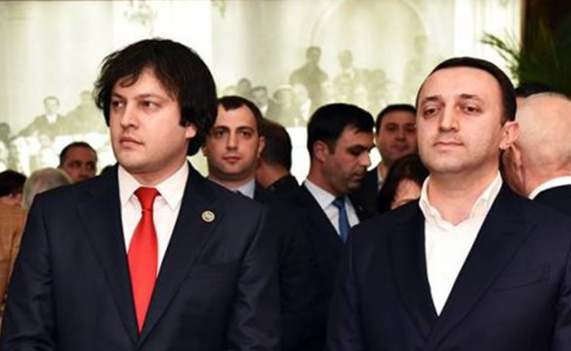კობახიძე ღარიბაშვილის კორუფციაზე მიანიშნებს და ამტკიცებს, რომ სისტემის გათავისუფლებისთვის წელიწადი და 5 თვე დასჭირდა