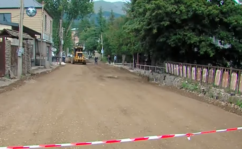 ოთხწლიანი „მშენებლობა“ და დაზიანებული ინფრასტრუქტურა - რა ხდება დმანისში