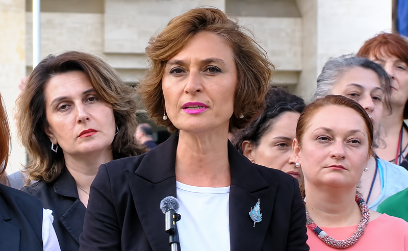ხოშტარიას პატიმრობიდან ერთი წელი გავიდა - მის მხარდასაჭერად ქალი პოლიტიკოსები შეიკრიბნენ