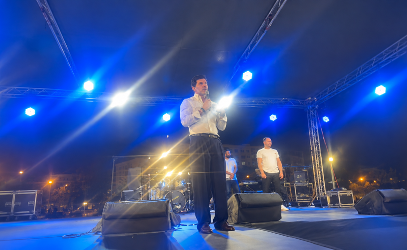 ღონისძიებაზე მისულ კალაძეს "კორუმპირებული" და "მონა" ეძახეს