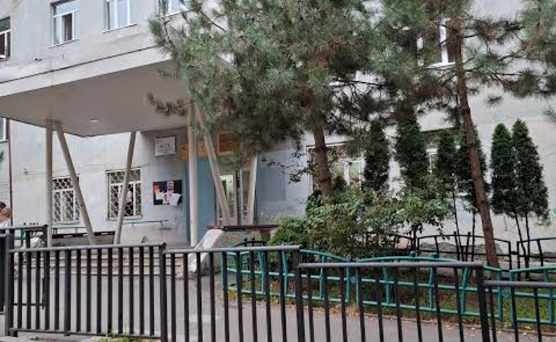 21-ე საჯარო სკოლაში სასწავლო პროცესი ჩერდება- მშობლებს აცნობეს, რომ შენობა ავარიულია