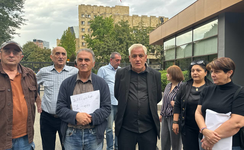კორონავირუსით გარდაცვლილი  ფეხბურთელის მამა ივანიშვილს მიმართავს