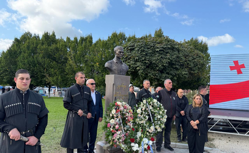 ზუგდიდში, გმირთა ხეივანში გიორგი ანწუხელიძის ბიუსტი გაიხსნა