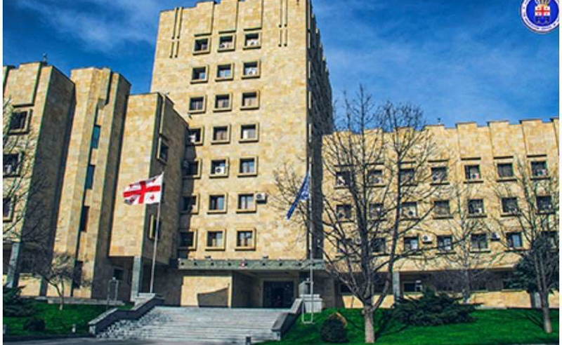 განსაკუთრებით დიდი ოდენობის ნარკოტიკების შეძენა-შენახვა და რეალიზაციის ხელშეწყობა - ბრალი 5 პირს წარუდგინეს