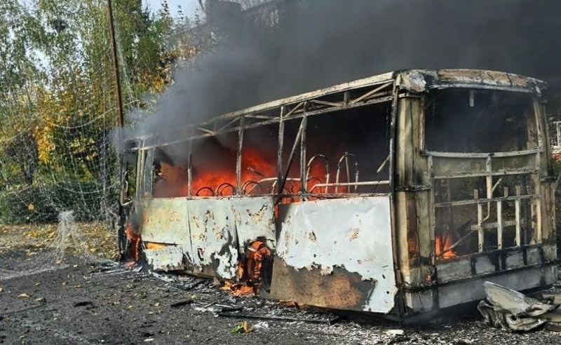 რუსებმა კრამატორსკში ავტობუსებს დაარტყეს - დაღუპულია 12 ადამიანი