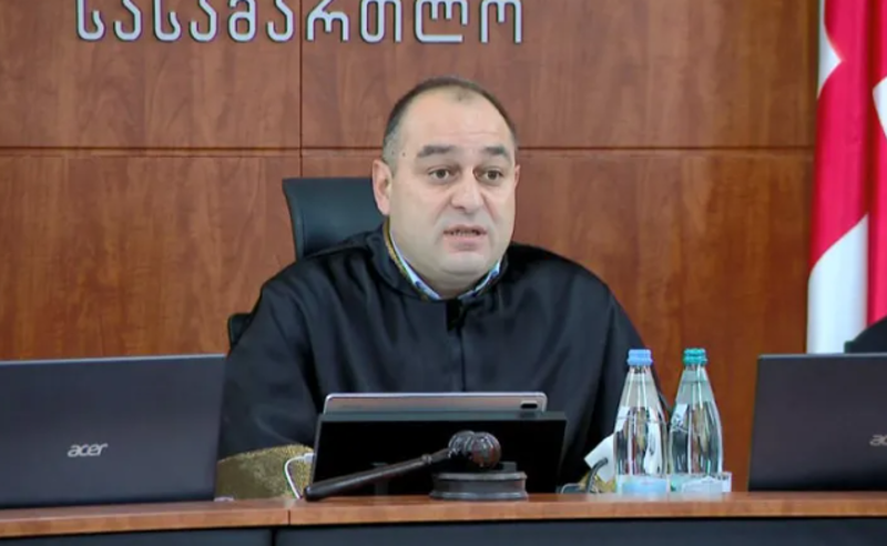 რას გულისხმობთ საქმის გაჭიანურებაში? - რევაზ ნადარაიას განმარტება მოსთხოვეს, რასაც დარბაზში სიტყვიერი დაპირისპირება მოჰყვა 