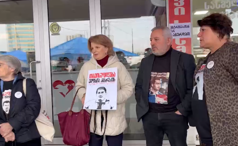პატიმრების მშობლები დღეს გაზეთებს ჭიათურაში დაარიგებენ 